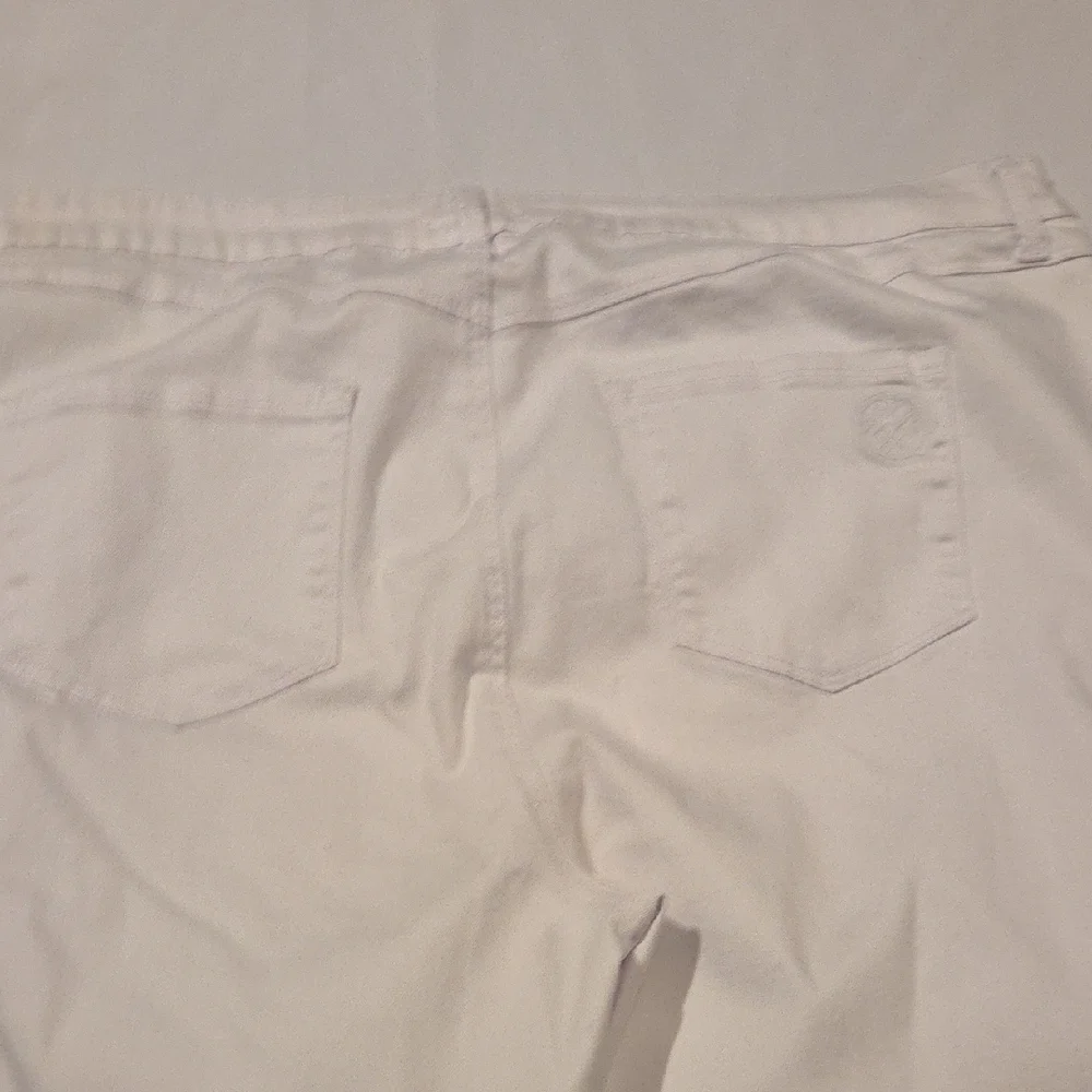 Laurie Felt Men's Relaxed White Jeans